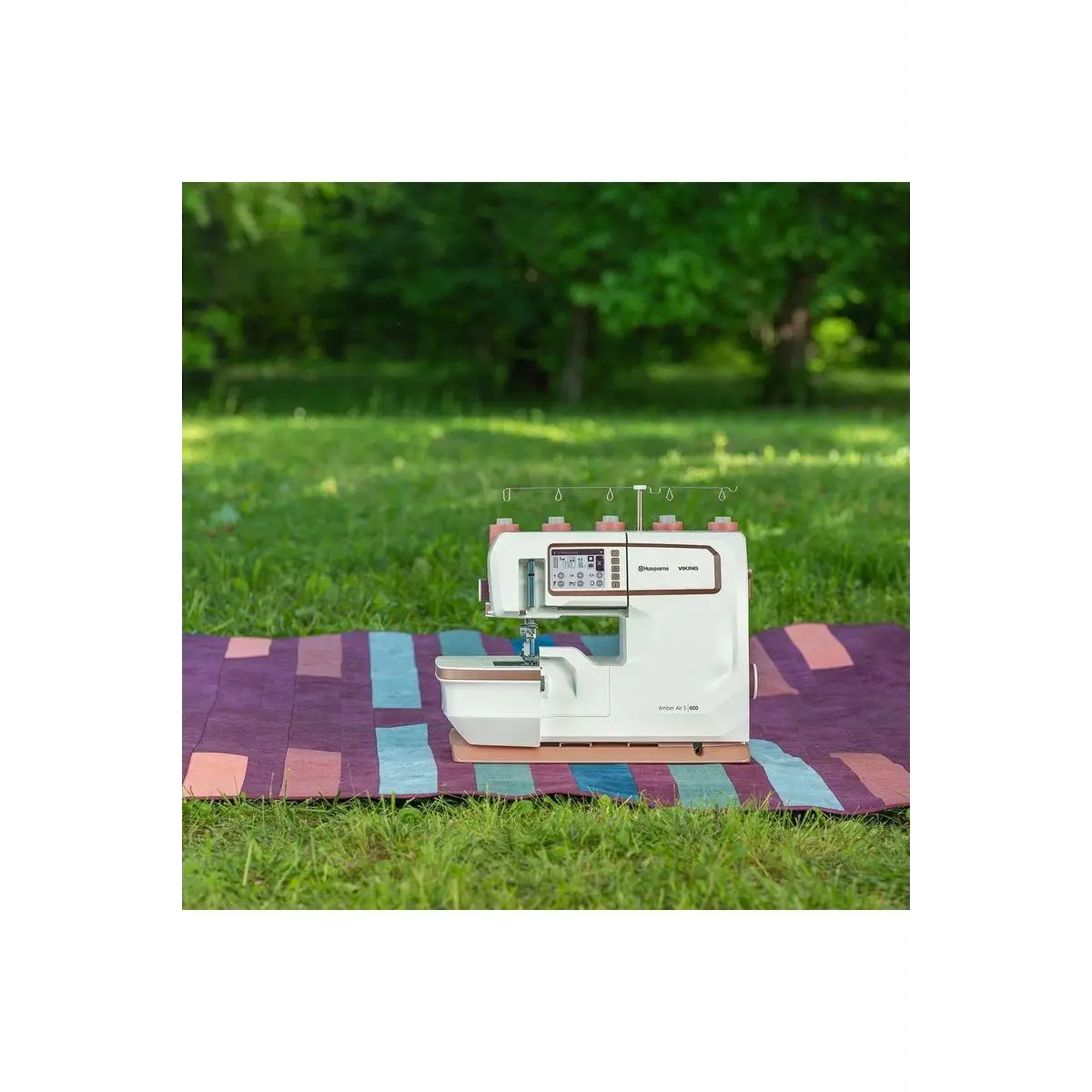 HUSQVARNA® VIKING® AMBER Air S | 600 Overlock Machine
