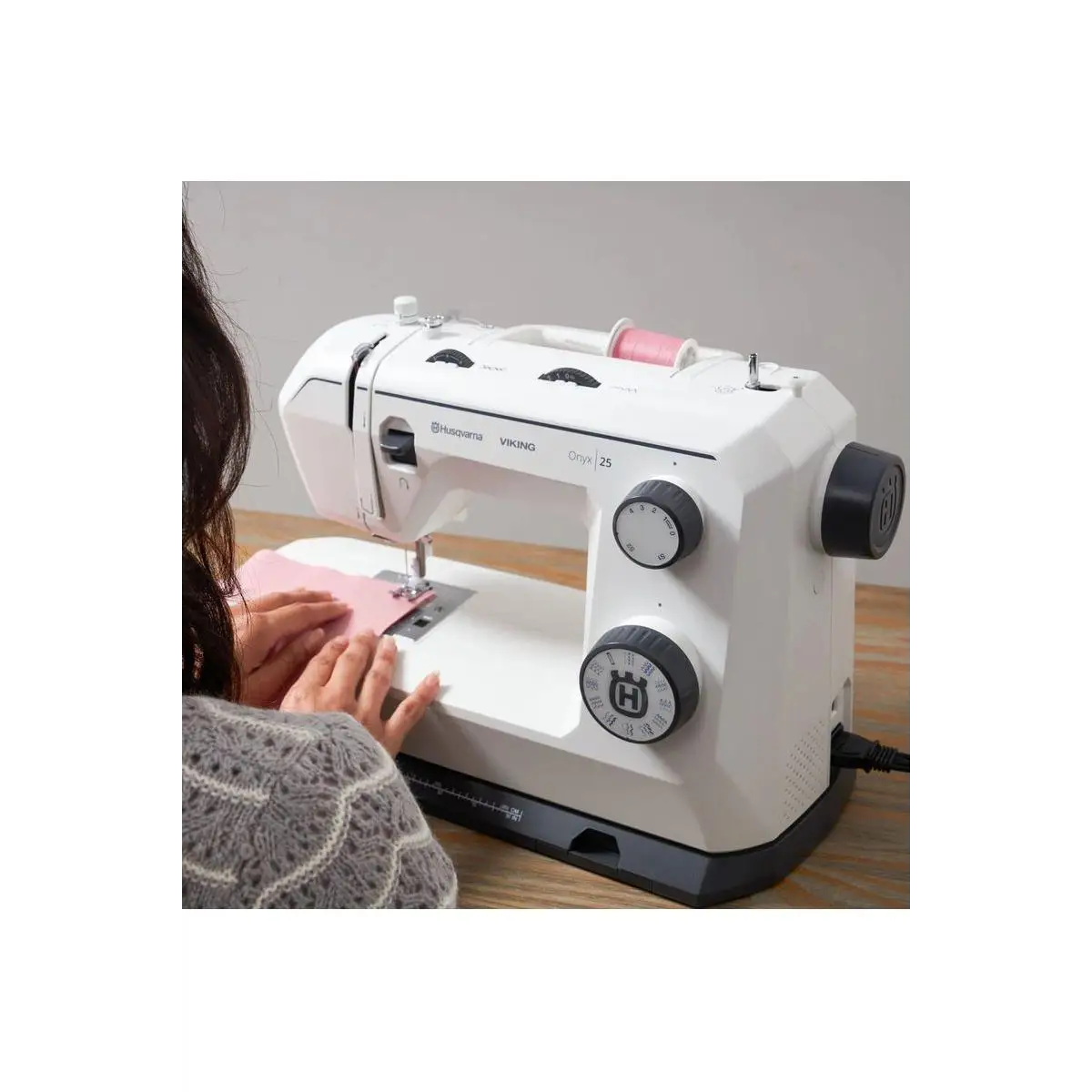 HUSQVARNA® VIKING® ONYX 25 Sewing Machine HUSQVARNA® VIKING® ONYX 25 Sewing Machine