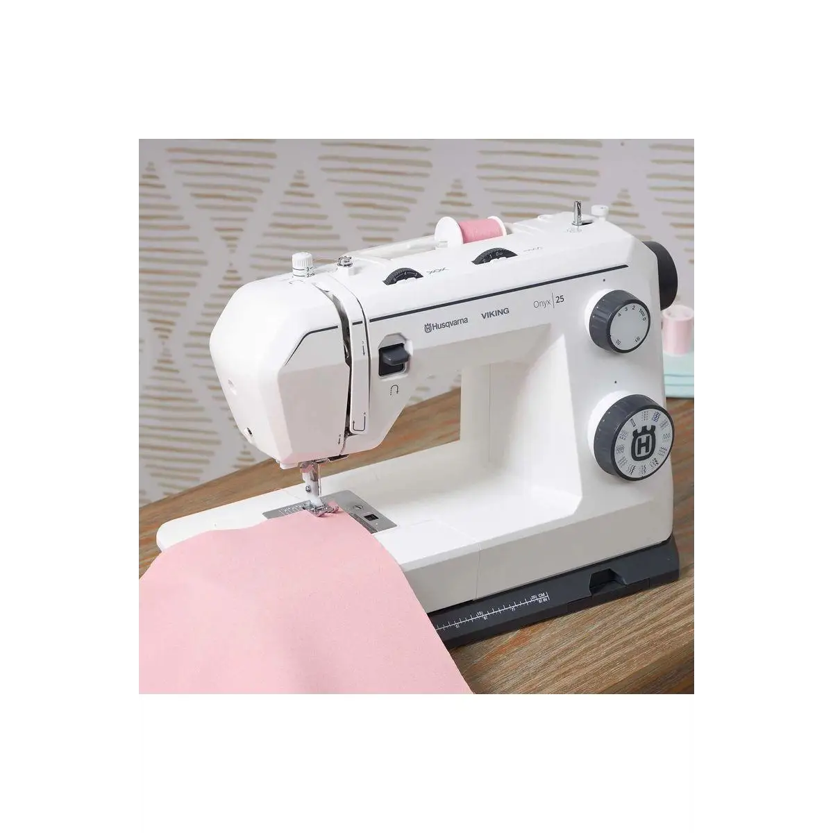 HUSQVARNA® VIKING® ONYX 25 Sewing Machine HUSQVARNA® VIKING® ONYX 25 Sewing Machine