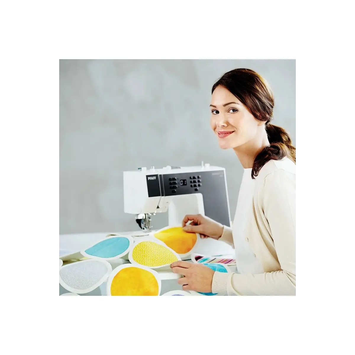PFAFF® passport 2.0 Sewing Machine + GIFT w/ PURCHASE