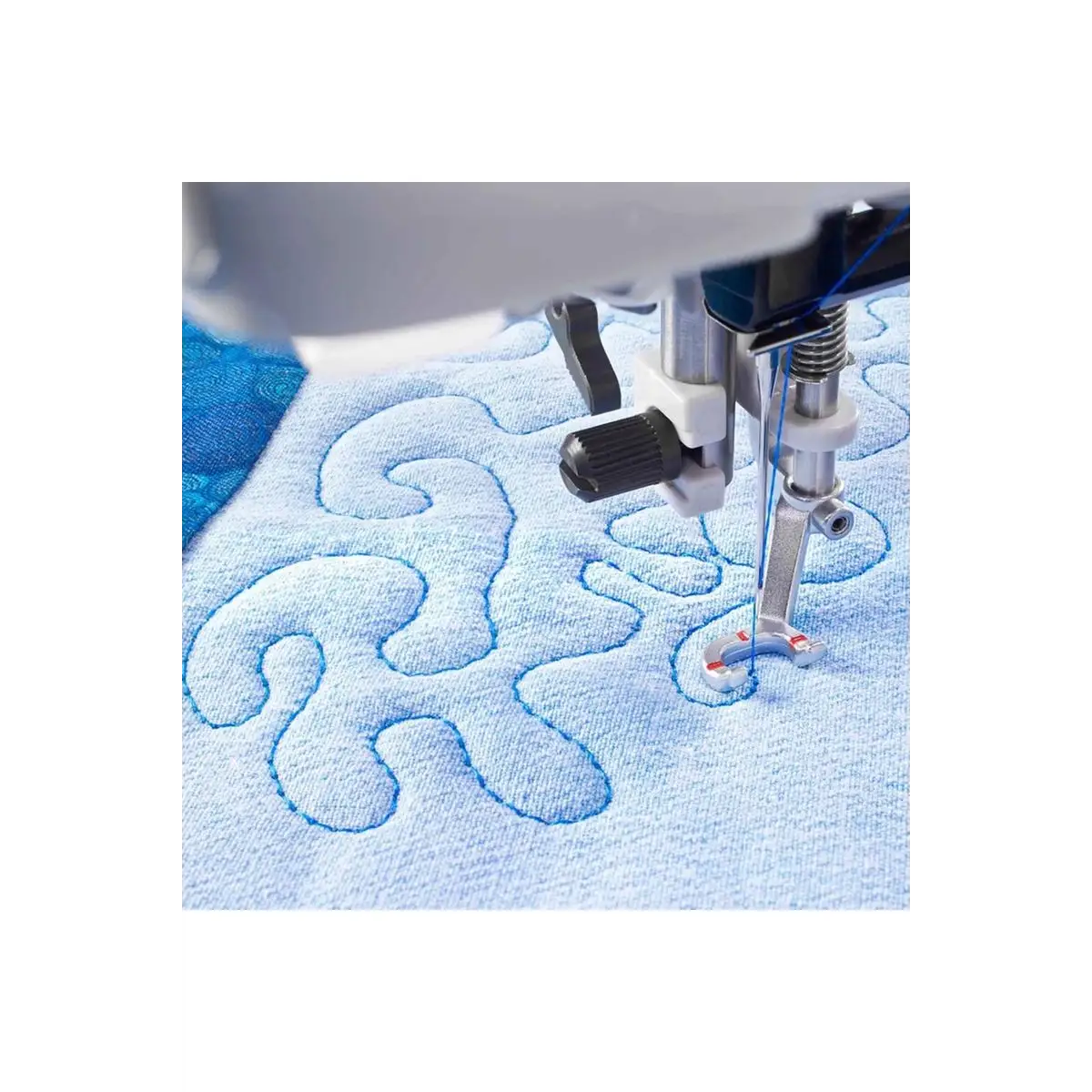 PFAFF® passport 2.0 Sewing Machine + GIFT w/ PURCHASE
