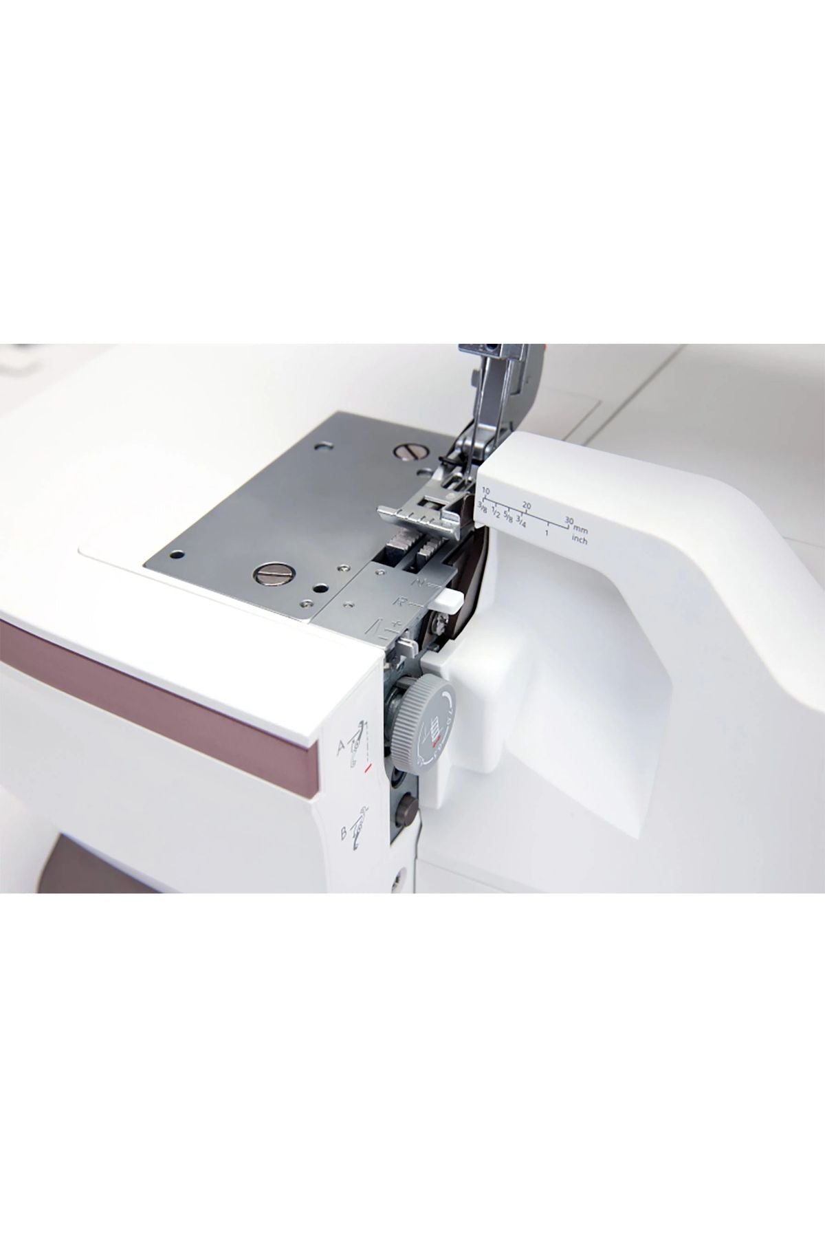 HUSQVARNA® VIKING® AMBER™ Air S | 500 Coverlock Machine + GIFT w/PURCHASE