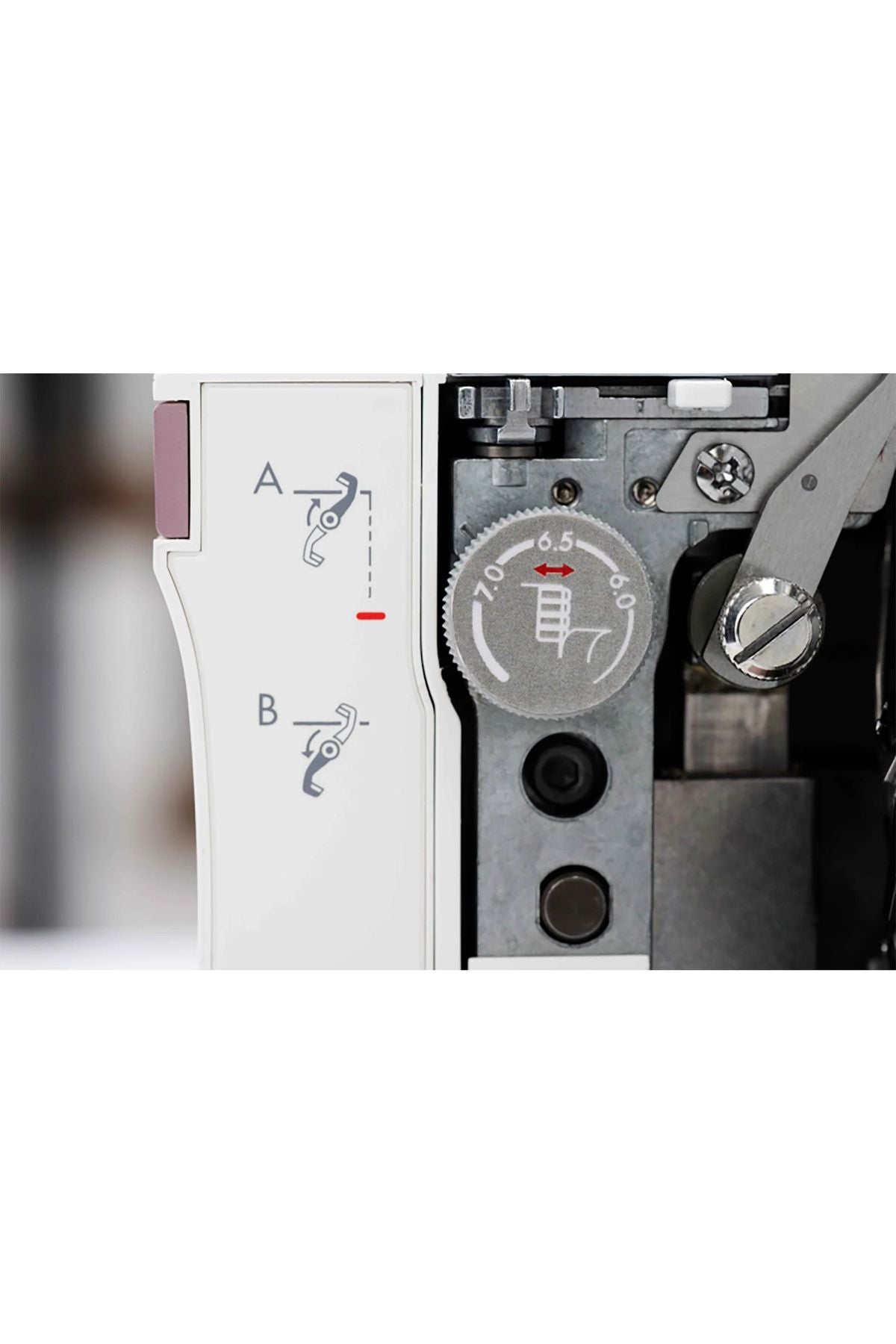 HUSQVARNA® VIKING® AMBER™ Air S | 500 Coverlock Machine + GIFT w/PURCHASE