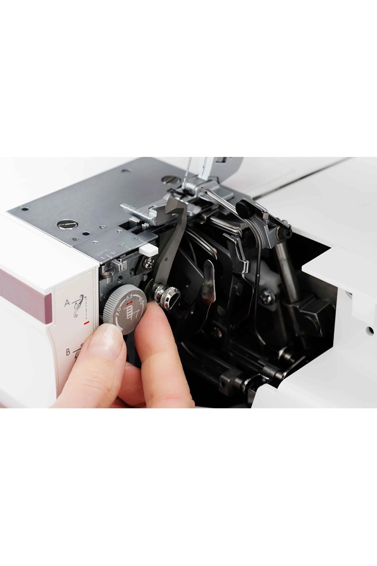 HUSQVARNA® VIKING® AMBER™ Air S | 500 Coverlock Machine + GIFT w/PURCHASE