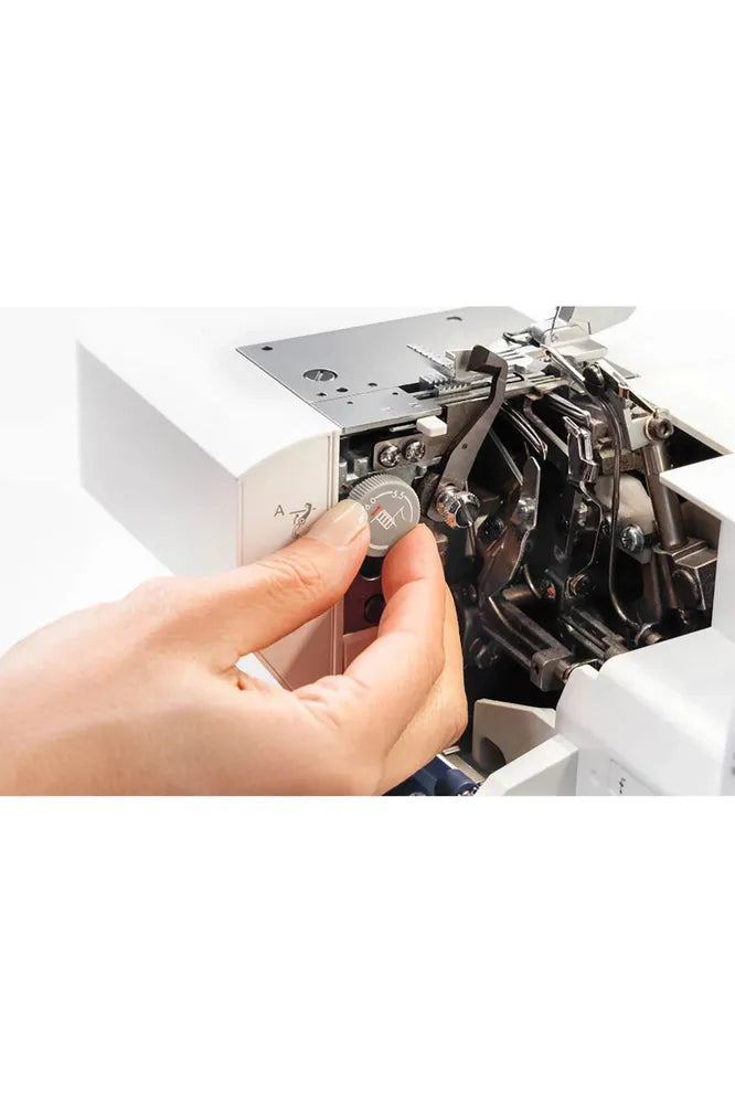PFAFF® admire™ air 6000 Coverlock Machine