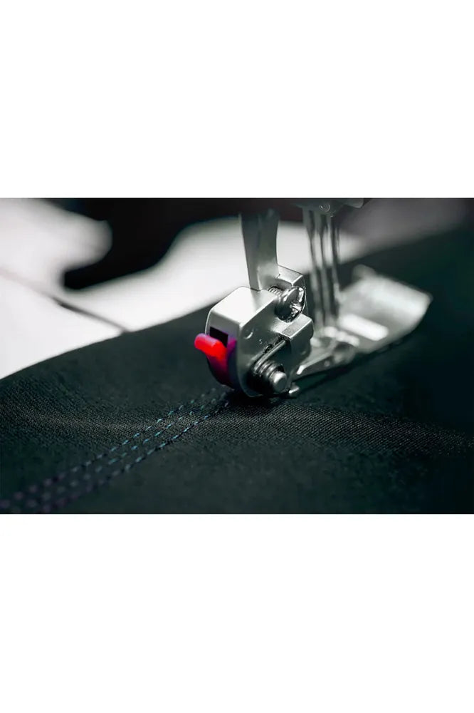 PFAFF® admire™ air 6000 Coverlock Machine