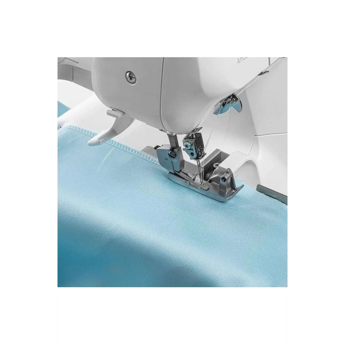 HUSQVARNA® VIKING® AMBER S | 100 Overlock Machine