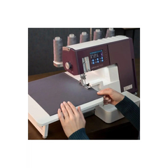 PFAFF® admire air 7000 Coverlock Machine