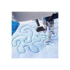 PFAFF® passport 2.0 Sewing Machine + GIFT w/ PURCHASE